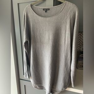 Eileen Fisher grey sweater. Size/Med